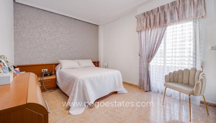 Te koop - Appartement - Appartement op de middelste verdieping - Torrevieja - Torrevieja Centro