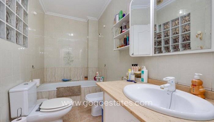 Te koop - Appartement - Appartement op de middelste verdieping - Torrevieja - Torrevieja Centro