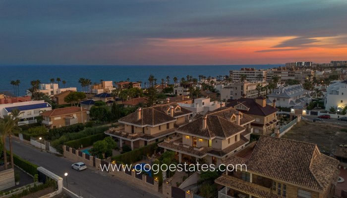 Te koop - Huis - Vrijstaande Villa - Torrevieja - La veleta