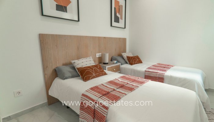 Te koop - Huis - Vrijstaande Villa - Orihuela - La Florida