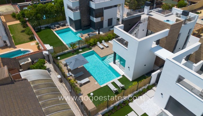 Te koop - Huis - Vrijstaande Villa - Torrevieja - Torrevieja Centro