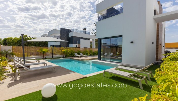 Te koop - Huis - Vrijstaande Villa - Torrevieja - Torrevieja Centro