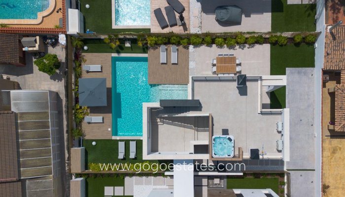 Te koop - Huis - Vrijstaande Villa - Torrevieja - Torrevieja Centro