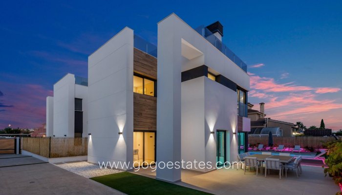 Te koop - Huis - Vrijstaande Villa - Torrevieja - Torrevieja Centro