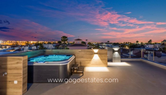 Te koop - Huis - Vrijstaande Villa - Torrevieja - Torrevieja Centro