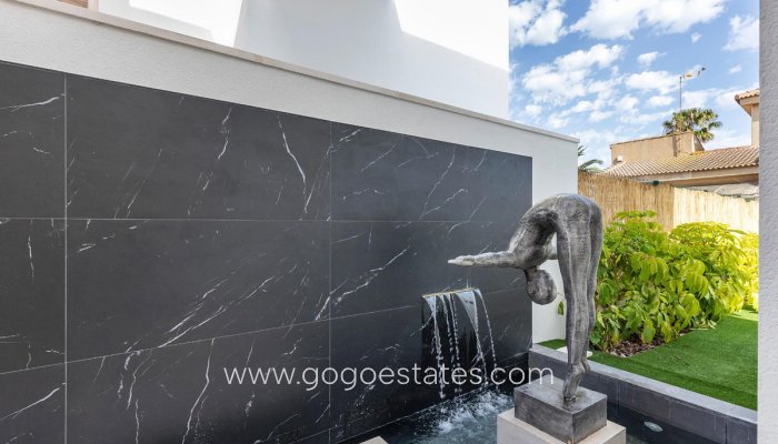 Te koop - Huis - Vrijstaande Villa - Torrevieja - Torrevieja Centro