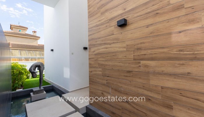 Te koop - Huis - Vrijstaande Villa - Torrevieja - Torrevieja Centro