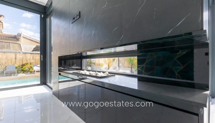 Te koop - Huis - Vrijstaande Villa - Torrevieja - Torrevieja Centro