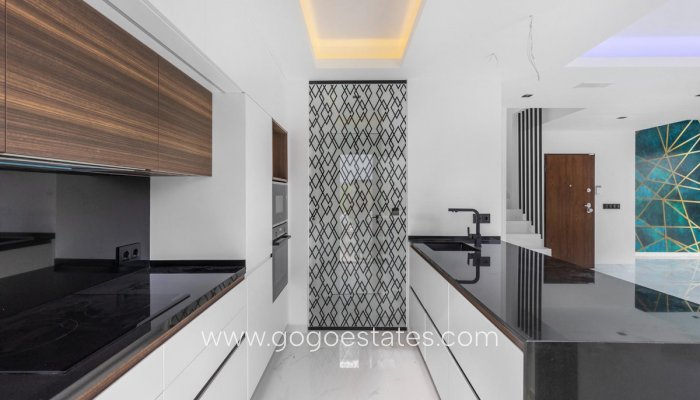 Te koop - Huis - Vrijstaande Villa - Torrevieja - Torrevieja Centro