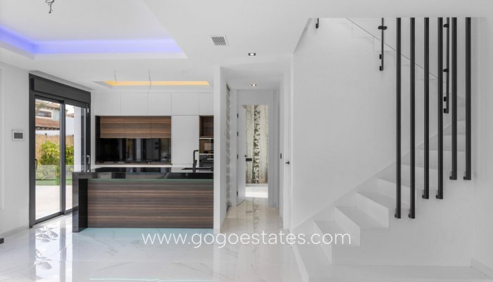 Te koop - Huis - Vrijstaande Villa - Torrevieja - Torrevieja Centro