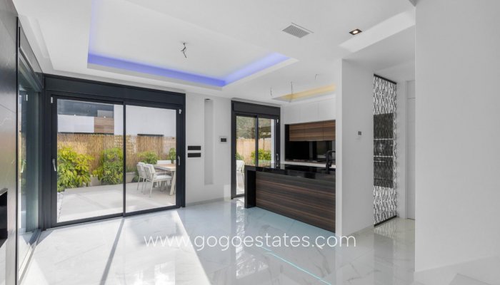 Te koop - Huis - Vrijstaande Villa - Torrevieja - Torrevieja Centro