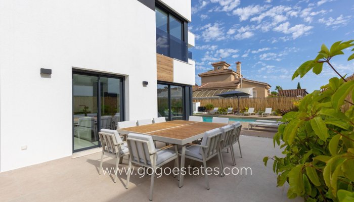 Te koop - Huis - Vrijstaande Villa - Torrevieja - Torrevieja Centro