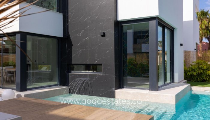 Te koop - Huis - Vrijstaande Villa - Torrevieja - Torrevieja Centro