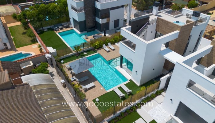 Te koop - Huis - Vrijstaande Villa - Torrevieja - Torrevieja Centro