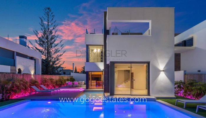 Te koop - Huis - Vrijstaande Villa - Torrevieja - Torrevieja Centro