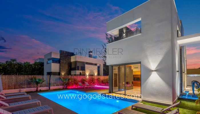 Te koop - Huis - Vrijstaande Villa - Torrevieja - Torrevieja Centro