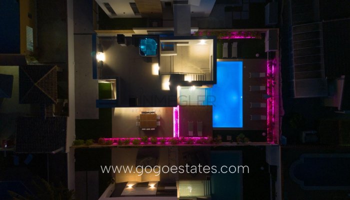 Te koop - Huis - Vrijstaande Villa - Torrevieja - Torrevieja Centro