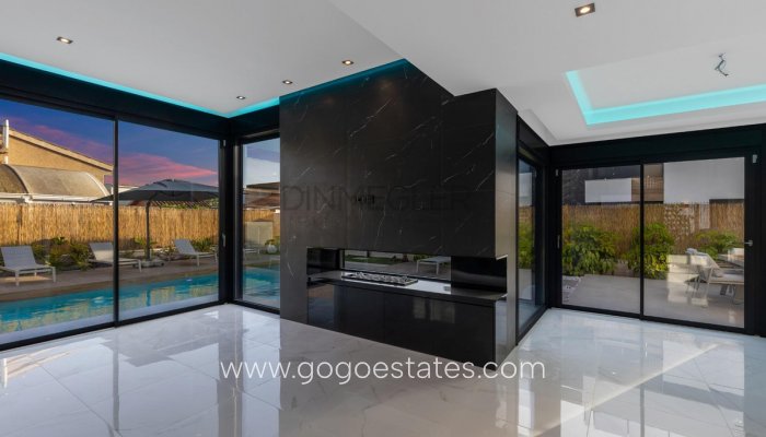 Te koop - Huis - Vrijstaande Villa - Torrevieja - Torrevieja Centro