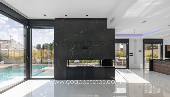 Te koop - Huis - Vrijstaande Villa - Torrevieja - Torrevieja Centro