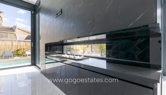 Te koop - Huis - Vrijstaande Villa - Torrevieja - Torrevieja Centro