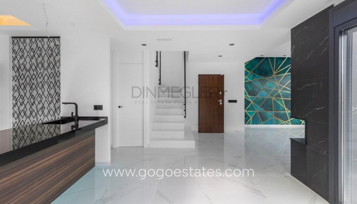 Te koop - Huis - Vrijstaande Villa - Torrevieja - Torrevieja Centro