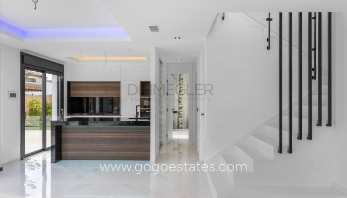 Te koop - Huis - Vrijstaande Villa - Torrevieja - Torrevieja Centro