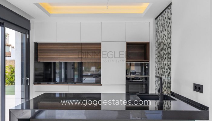 Te koop - Huis - Vrijstaande Villa - Torrevieja - Torrevieja Centro