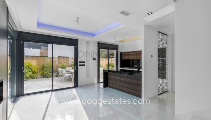 Te koop - Huis - Vrijstaande Villa - Torrevieja - Torrevieja Centro