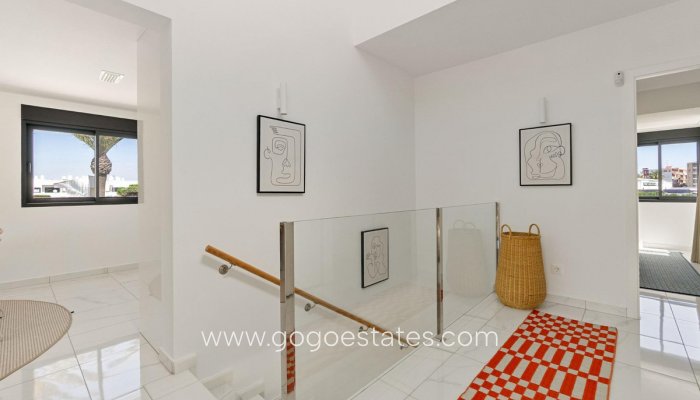 Te koop - Huis - Vrijstaande Villa - Torrevieja - La veleta