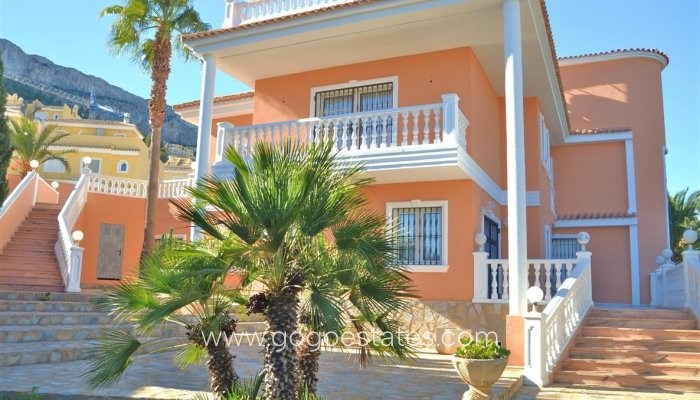 Te koop - Huis - Vrijstaande Villa - Calpe - Calpe Centro