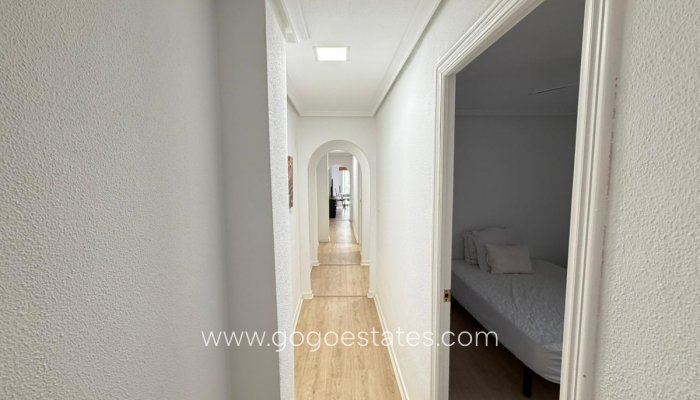 Te koop - Appartement - Appartement op de middelste verdieping - Torrevieja - Playa del Cura