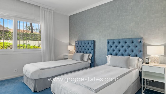 Resale - Villa - Málaga - Marbella