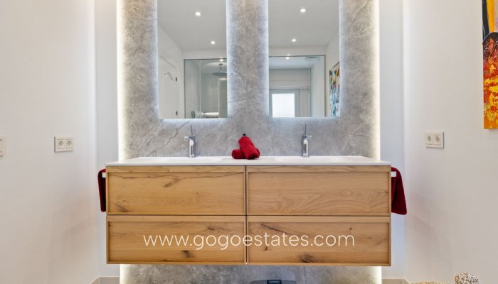 Resale - Villa - Málaga - Marbella