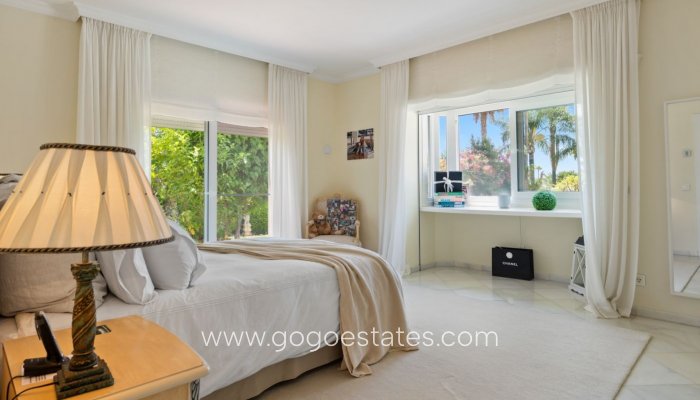 Resale - Villa - Málaga - Marbella