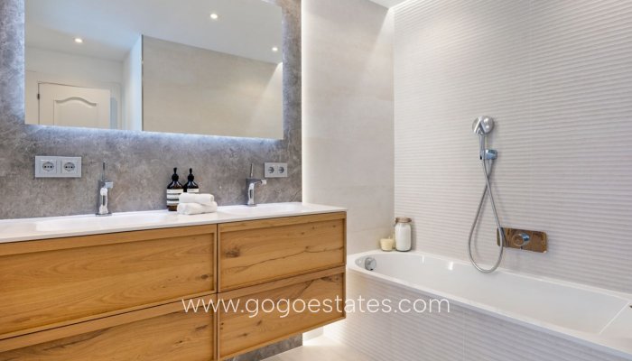 Resale - Villa - Málaga - Marbella