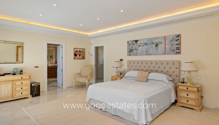 Resale - Villa - Málaga - Marbella