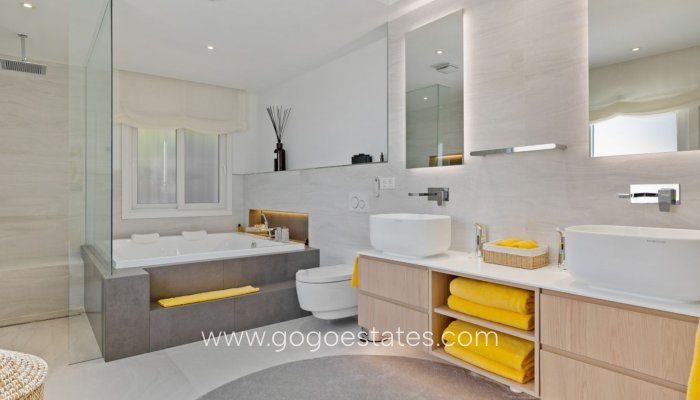 Resale - Villa - Málaga - Marbella