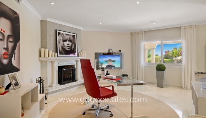 Resale - Villa - Málaga - Marbella