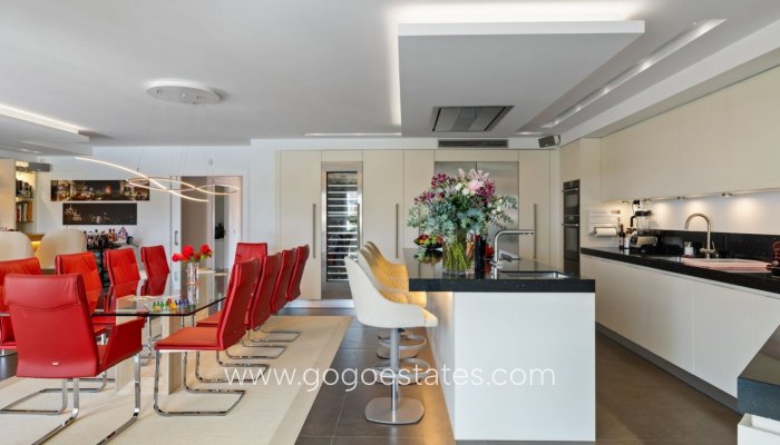 Resale - Villa - Málaga - Marbella