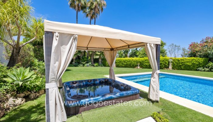Resale - Villa - Málaga - Marbella