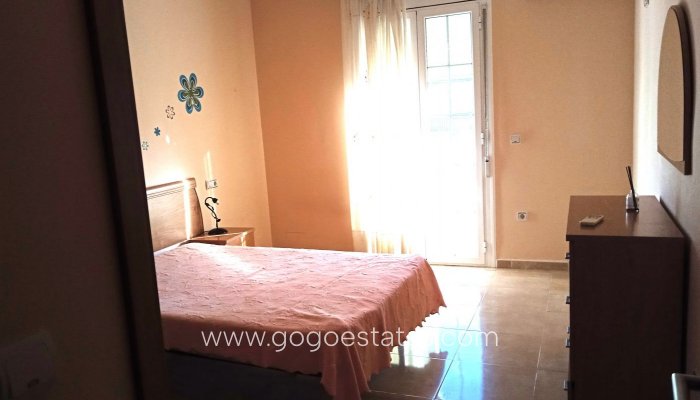 Resale - Apartamento - Cuevas del Campo - Granada