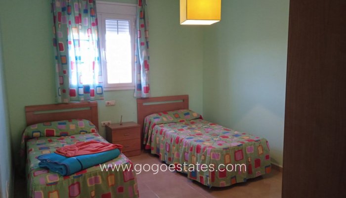 Resale - Apartamento - Cuevas del Campo - Granada