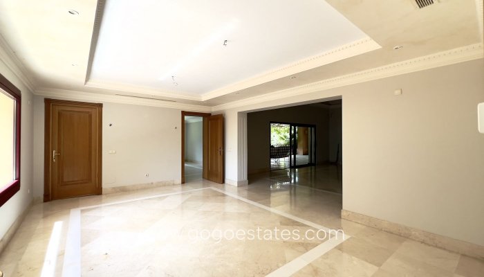 Resale - Villa - Málaga - Marbella