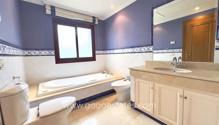 Resale - Villa - Málaga - Marbella