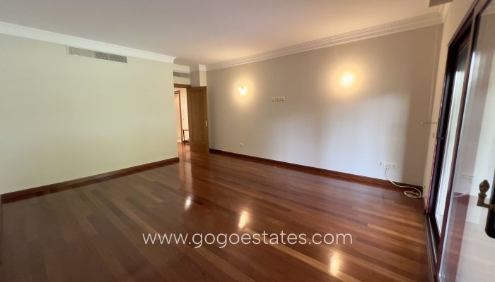 Resale - Villa - Málaga - Marbella