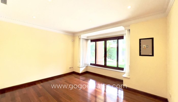 Resale - Villa - Málaga - Marbella