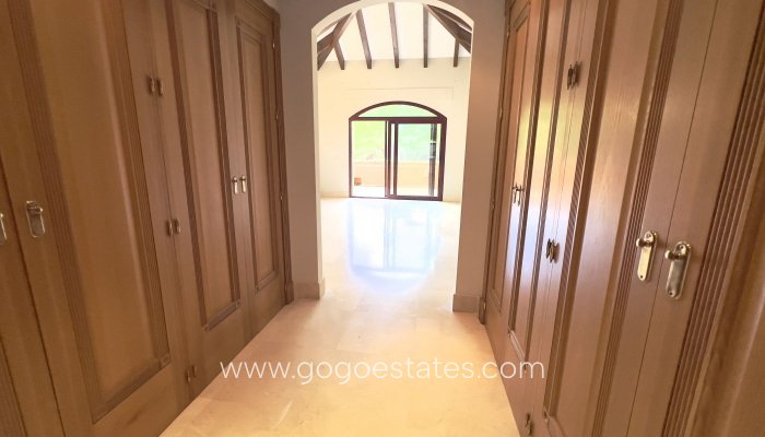 Resale - Villa - Málaga - Marbella