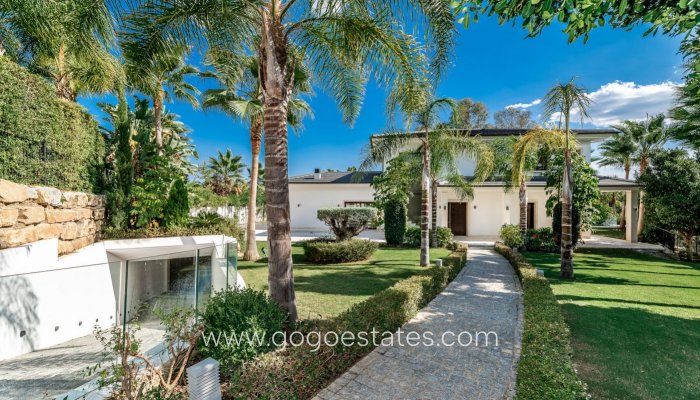 Resale - Villa - Málaga - Nueva Andalucía