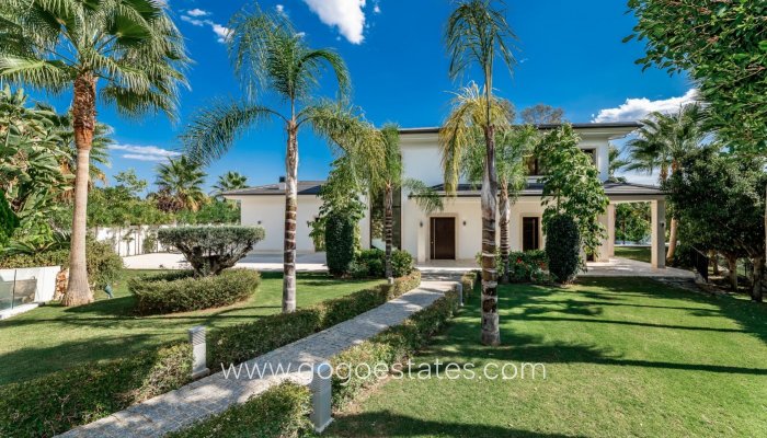 Resale - Villa - Málaga - Nueva Andalucía