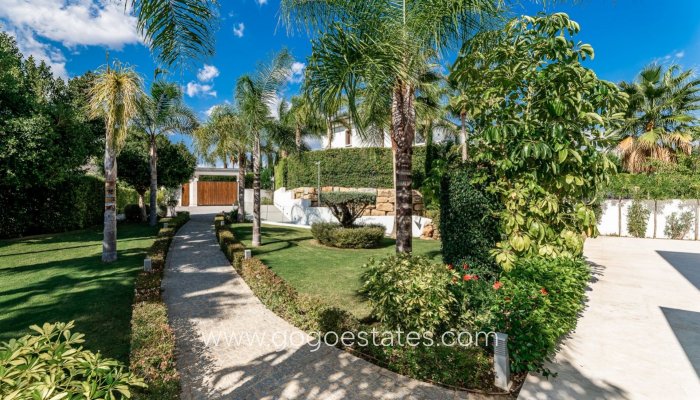 Resale - Villa - Málaga - Nueva Andalucía